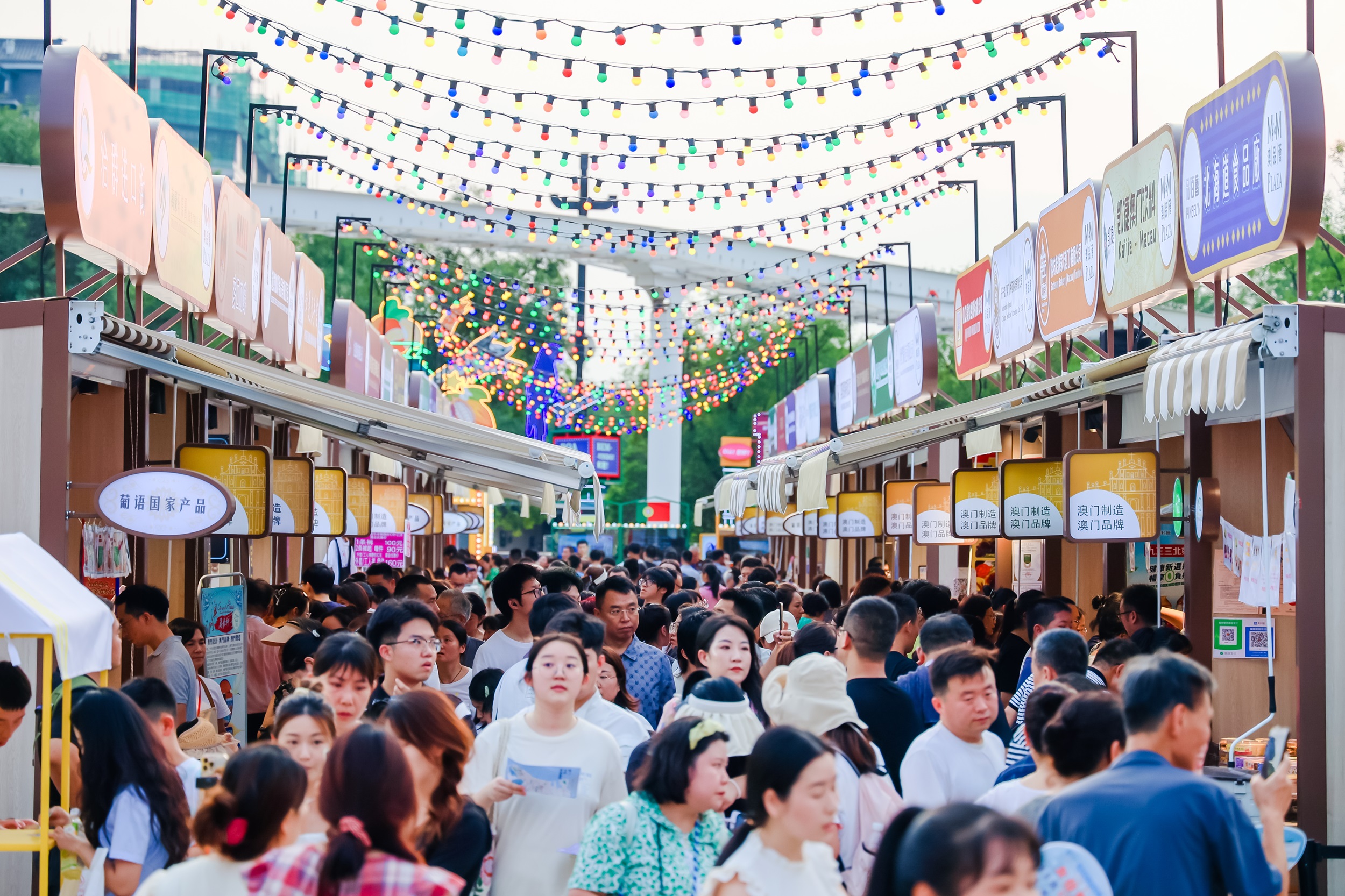 003：+往届“澳门周”展销销情畅旺.jpg