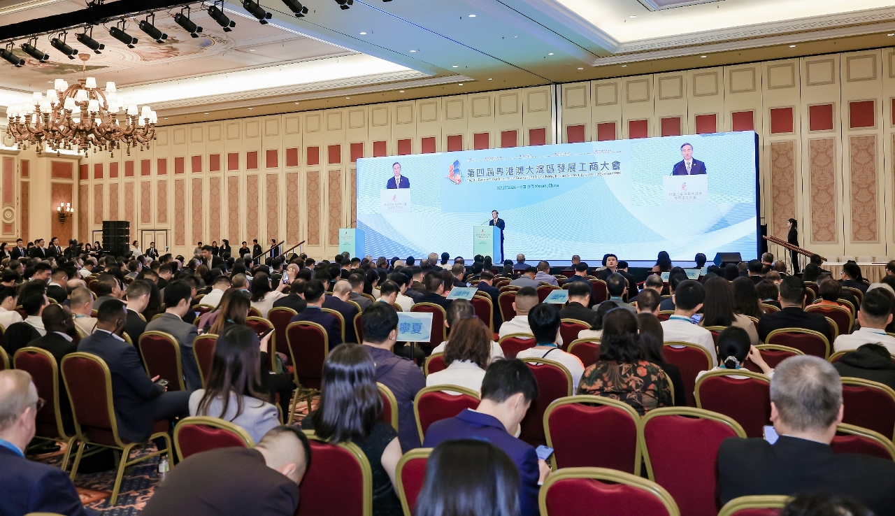 1792983147251799.jpg 002:來自25個國家和地區的政商界代表超1,000人參會.jpg