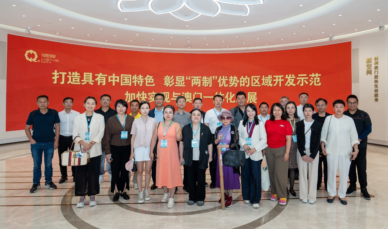 1792984786293190.jpg 006:與會嘉賓實地考察親身感受澳琴的營商環境發展潛力與城市特色.jpg