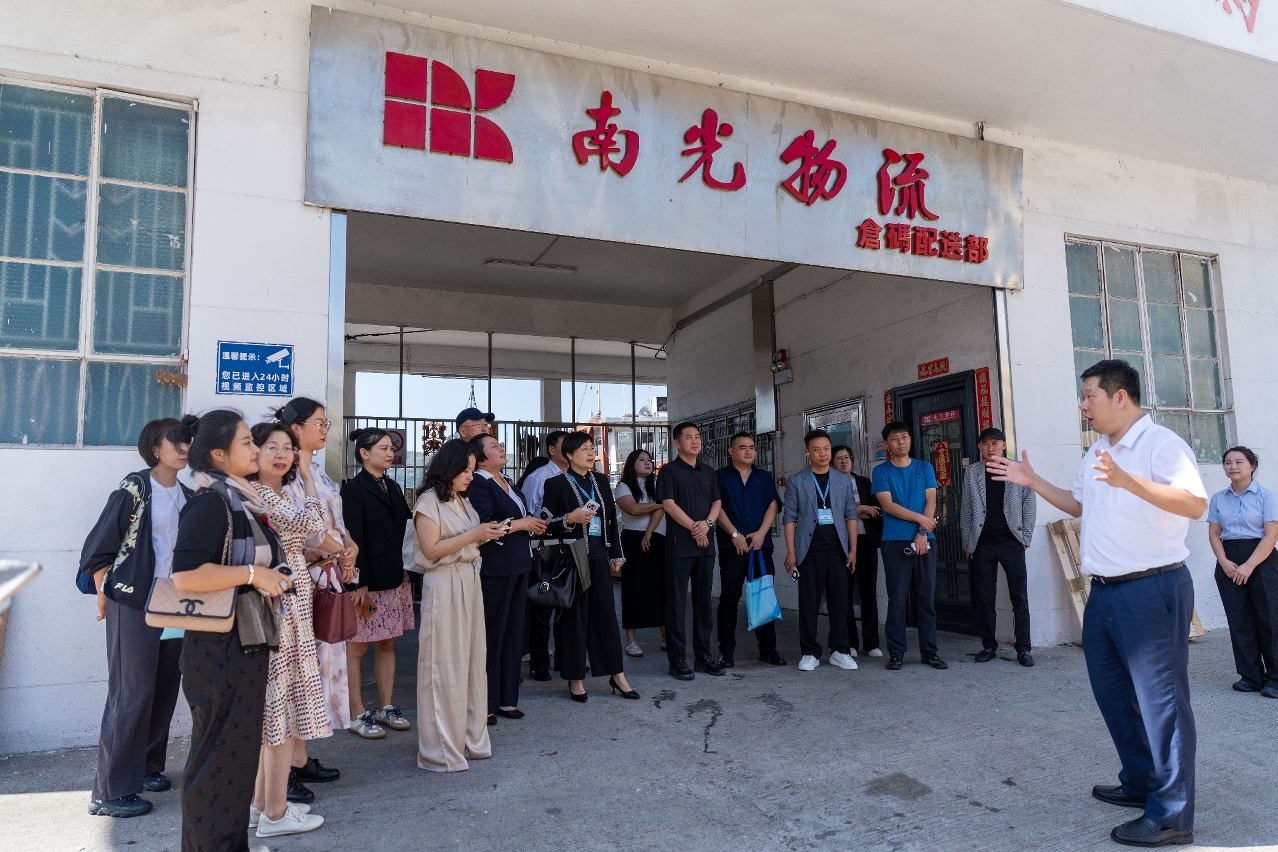 1792984797766438.jpg 008:與會嘉賓實地考察親身感受澳琴的營商環境發展潛力與城市特色.JPG