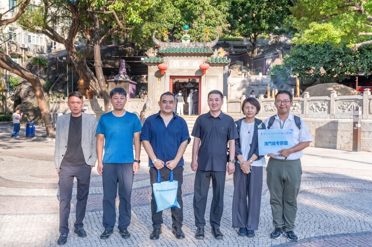 1792984802414668.jpg 009:與會嘉賓實地考察親身感受澳琴的營商環境發展潛力與城市特色.jpg
