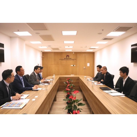  Famoso banqueiro de investimento e Director Executivo (CEO) da Asia Investment Fund Management Limited, Erhfei Liu, visitou o IPIM para abordar novas oportunidades de cooperação económica e comercial