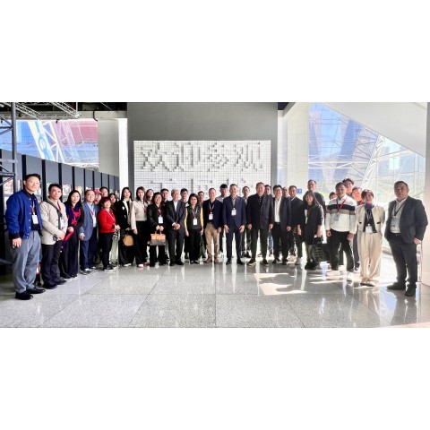  [Exploração de oportunidades em Shenzhen por parte dos Empresários de Macau] IPIM e Departamento do Comércio da Província de Guangdong coordenaram a visita de mais de 30 empresários de Macau a Shenzhen