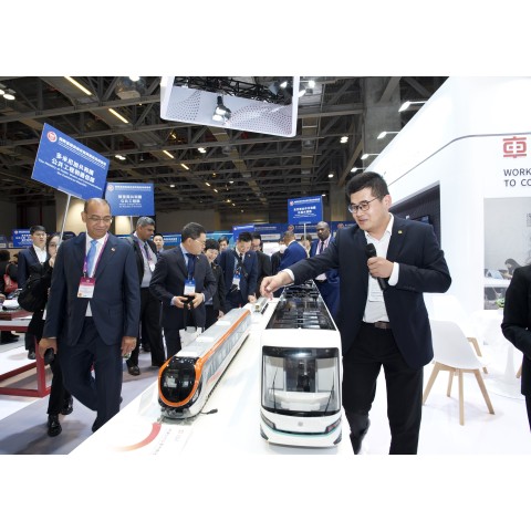  Serão expostos pela primeira vez 13 produtos e tecnologias de infra-estruturas no 16.º Fórum e Exposição Internacional sobre o Investimento e Construção de Infra-estruturas, sendo assinalável que as empresas participantes nas edições anteriores elogiam os resultados frutíferos