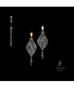 晝夜系列·黑翡雕刻紋耳環